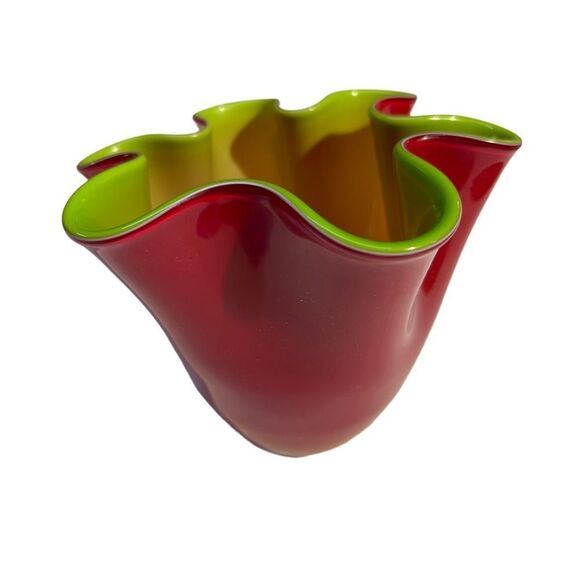 Gorgeous Designs Ruffled Handkerchief Vase - Picture 1 of 8